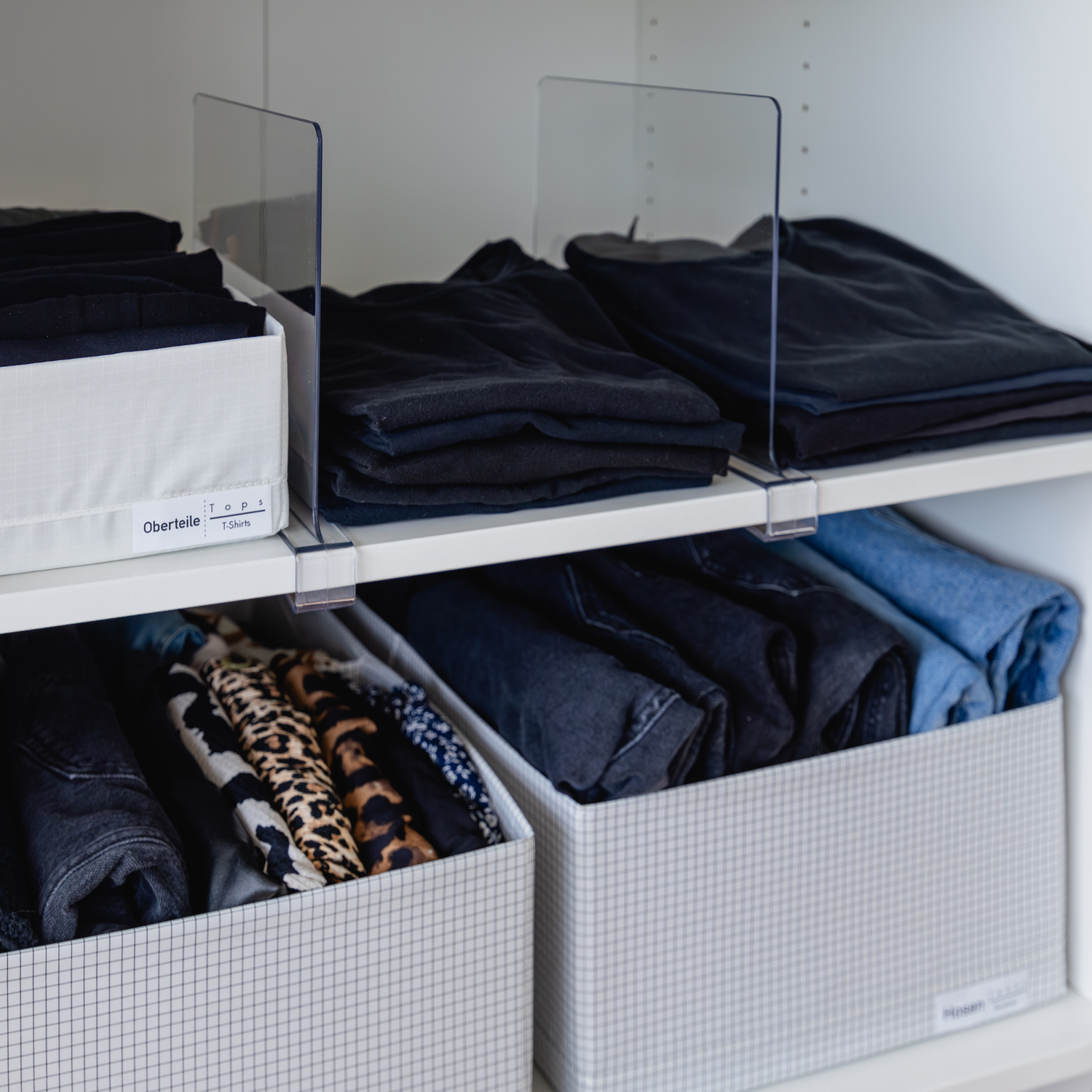 Boxen und Trainer im Kleiderschrank schaffen mehr Überblick und Platz